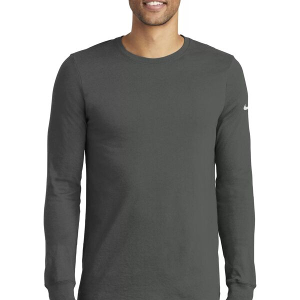 NIKE Dri-FIT COTTON/POLY LONG SLEEVE TEE. Thumbnail